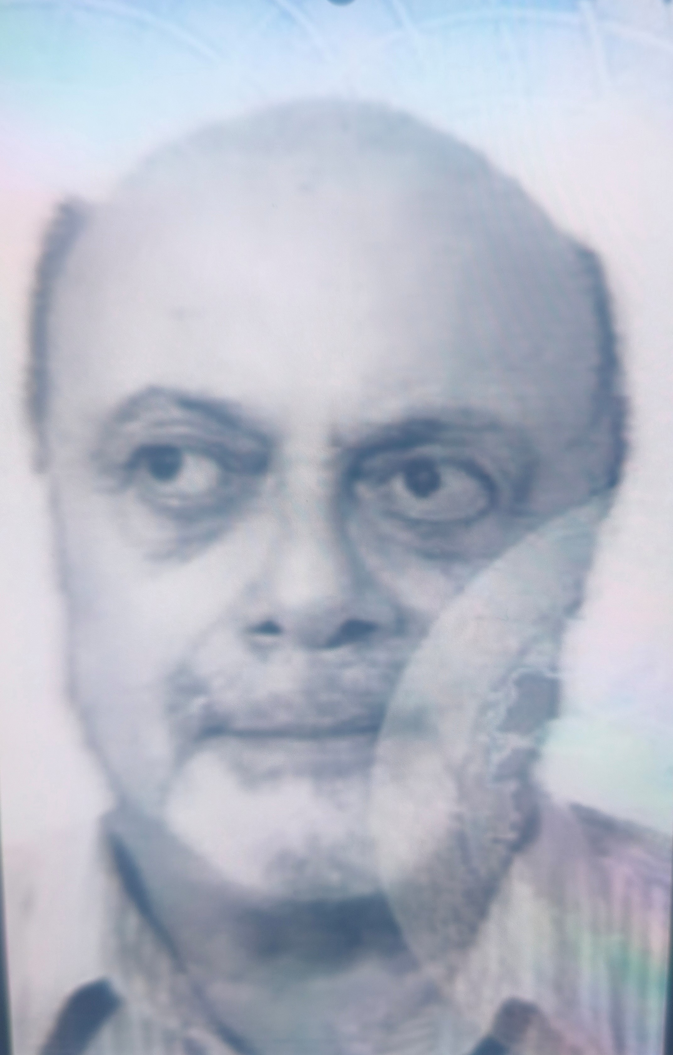 KRONİK HASTALIKLARI VARDI
Yakın çevresinden edinilen bilgilere göre Enver Kaynak’ın kalp ve şeker hastalığı gibi kronik rahatsızlıkları bulunuyordu. Daha önce de birkaç kez evde dengesini kaybederek düştüğü, bu nedenle zaman zaman yaralandığı öğrenildi. İlk incelemelere göre, Kaynak’ın ölümünde herhangi bir dış etkenin bulunmadığı, ancak kesin ölüm nedeninin Antalya Adli Tıp Kurumu’nda yapılacak otopsiyle netleşeceği belirtildi.