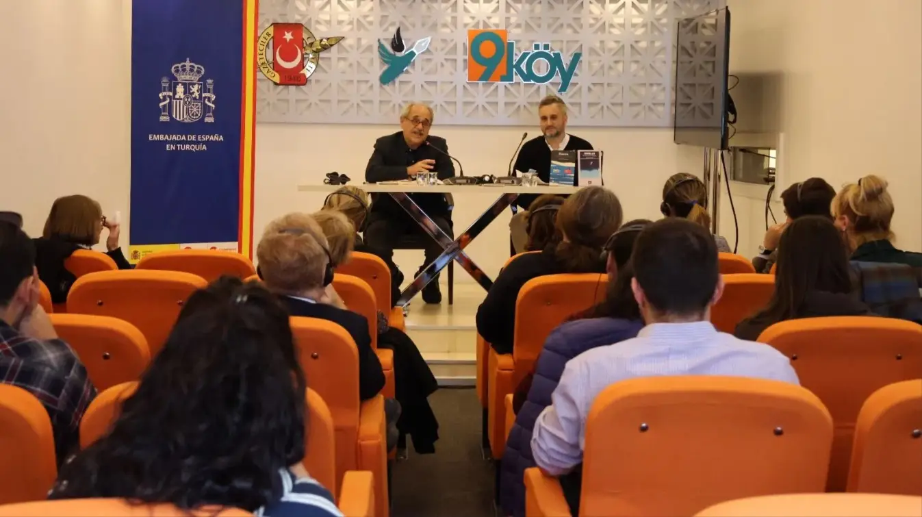 Ispanyol El Pais Gazetesi Andres Mourenza Basın Evi Cemiyet