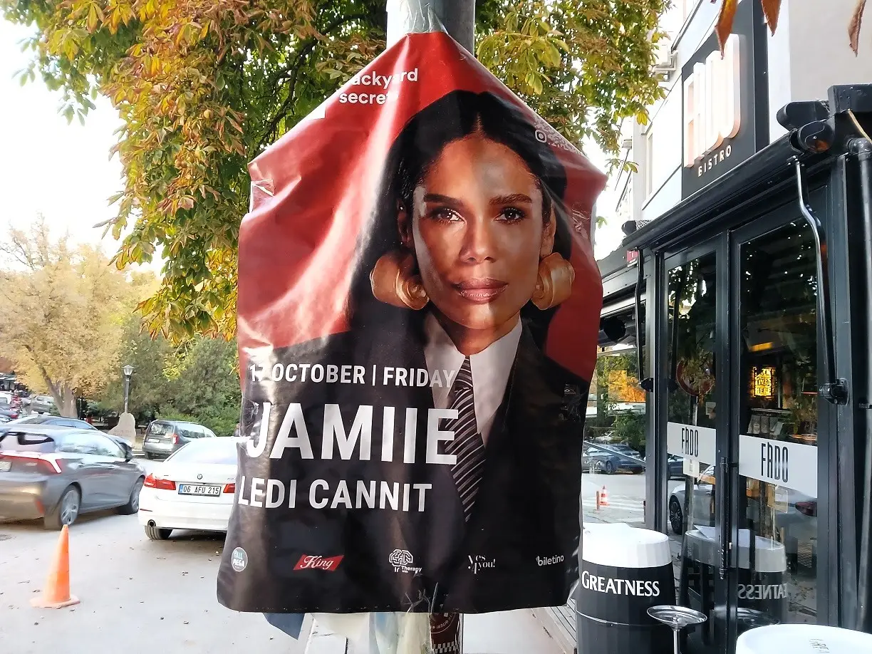 Jamiie Ledi Cannit Backyard Secrets (2)