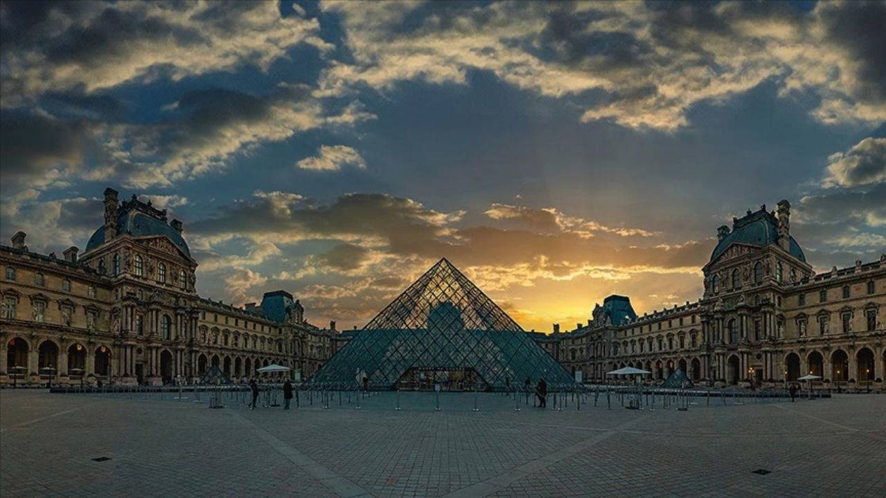 Louvre Müzesi