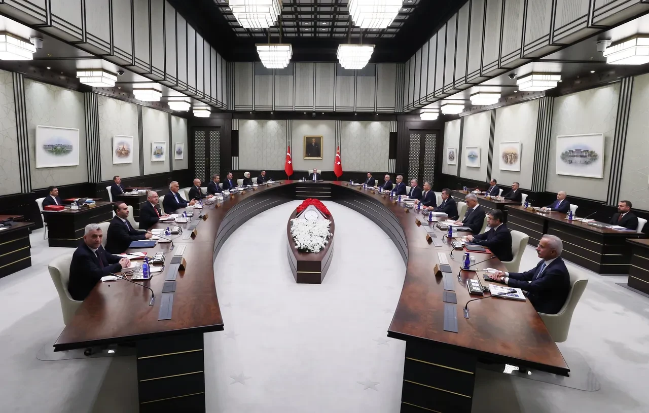 Milyonlarin Gozu Kabine Toplantisinda Masada 4 Onemli Konu Var 3256198 202510150718 2