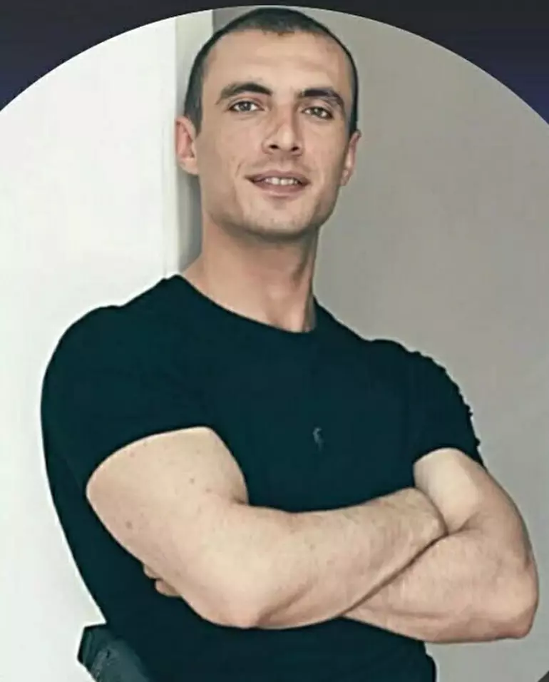 Mustafa Emlik Kimdir