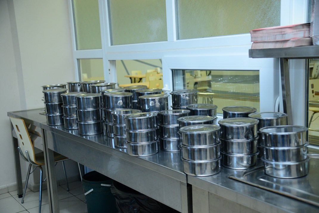 Sicak Yemek Hi̇zmeti̇ Sürüyor (3)