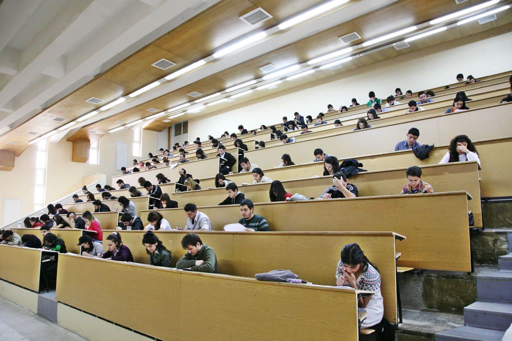 Üniversitede hızlandırılmış eğitim dönemi başlıyor! Başarılı öğrenciler yaşadı