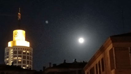 Dolunay gökyüzünde güzel görüntüler oluşturdu