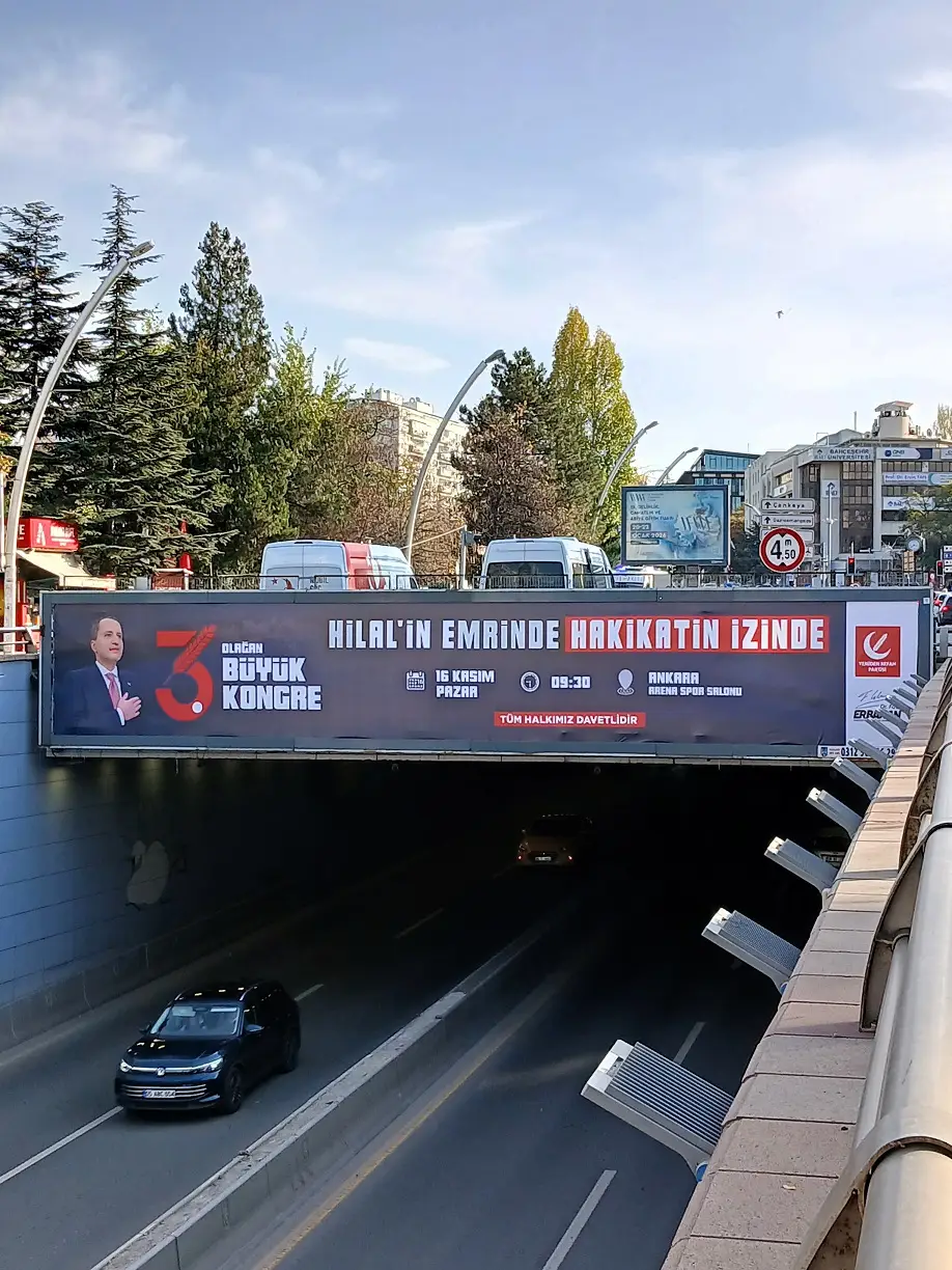 Fatih Erbakan Yeniden Refah Partisi Olağan Büyük Kongre Bilboard (1)