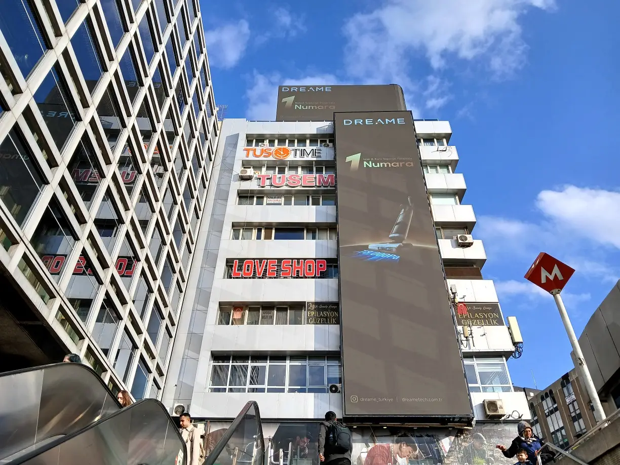 Kızılay Soysal Pasajı Love Shop Tabela Sosya Medya