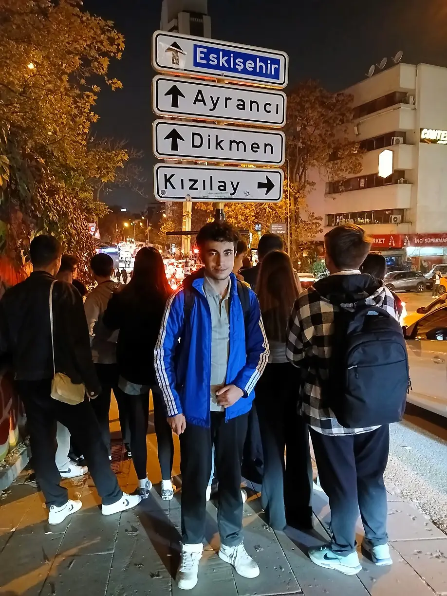Mehmet Manay En Ankara Fotoğrafım Jf Kennedy Caddesi Kızılay Yön Tabelası Ybü Hukuk-1