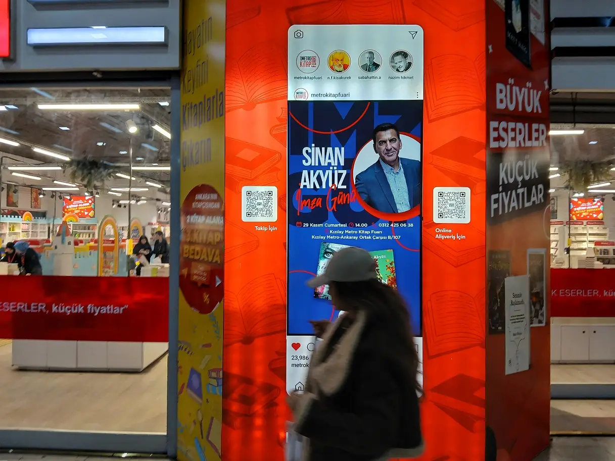 Sinan Akgün İncir Kuşları Fidan Hanım Kitap Imza Günü Kızılay Metro Yazar (2)