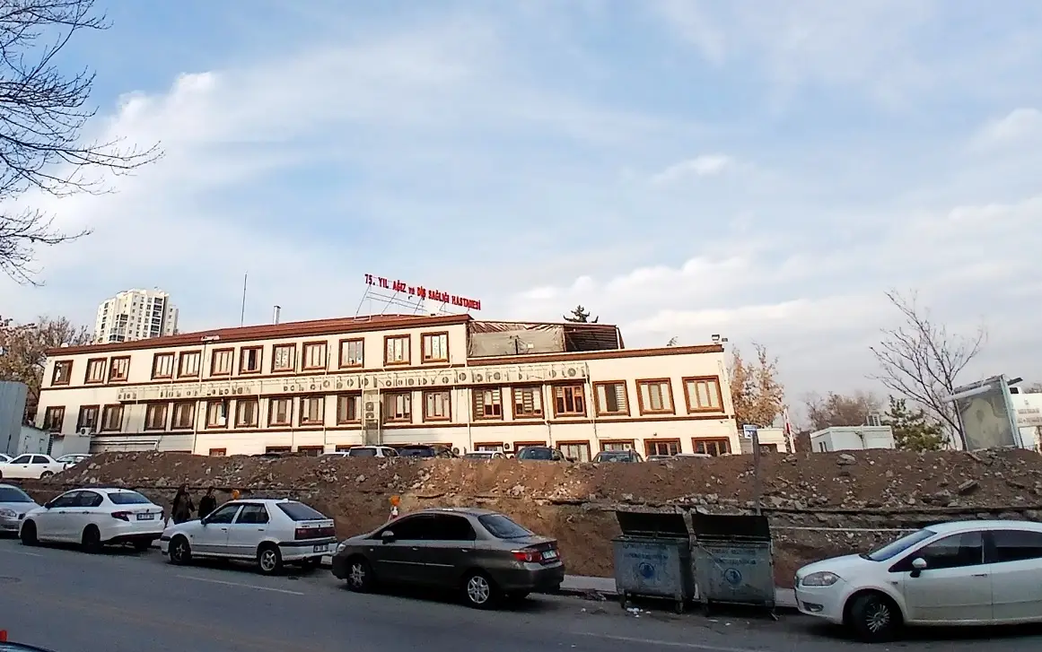 Ulucanlar 75 Yıl Ağız Diş Sağlığı Hastanesi Yıpranan Duvarı Tadilat (1)