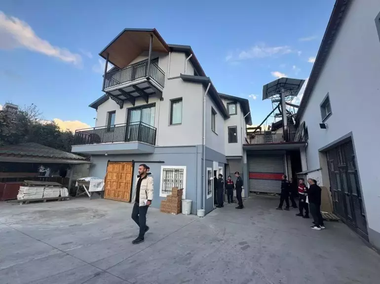 692E9000D01Eadb4B0611D74