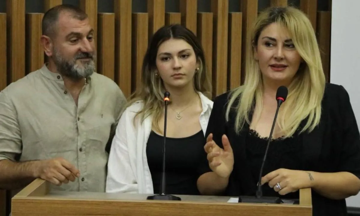 Atik Ailesi Ne Is Yapiyor