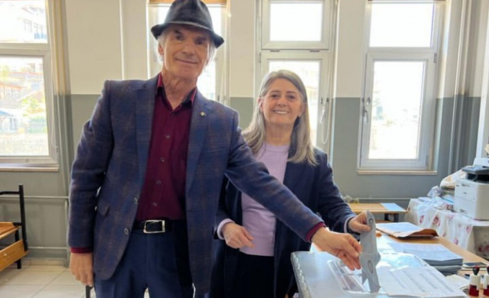 Avsuicmez Oyunu Esiyle Birlikte Kullandi 258Ed