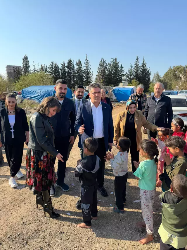 Ayaginda 80 Bin Tl Lik Cizmeyle Yalin Ayak 19312984 2917 M