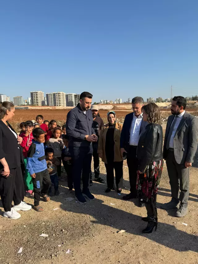 Ayaginda 80 Bin Tl Lik Cizmeyle Yalin Ayak 19312984 6649 M