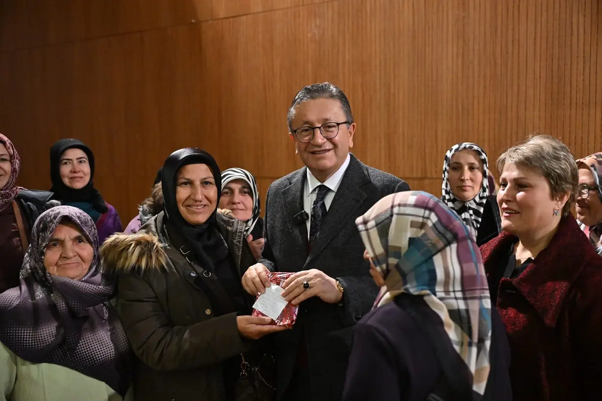 Belediye Başkanı Veysel Tiryaki Altındağlı Kadınlar (1)