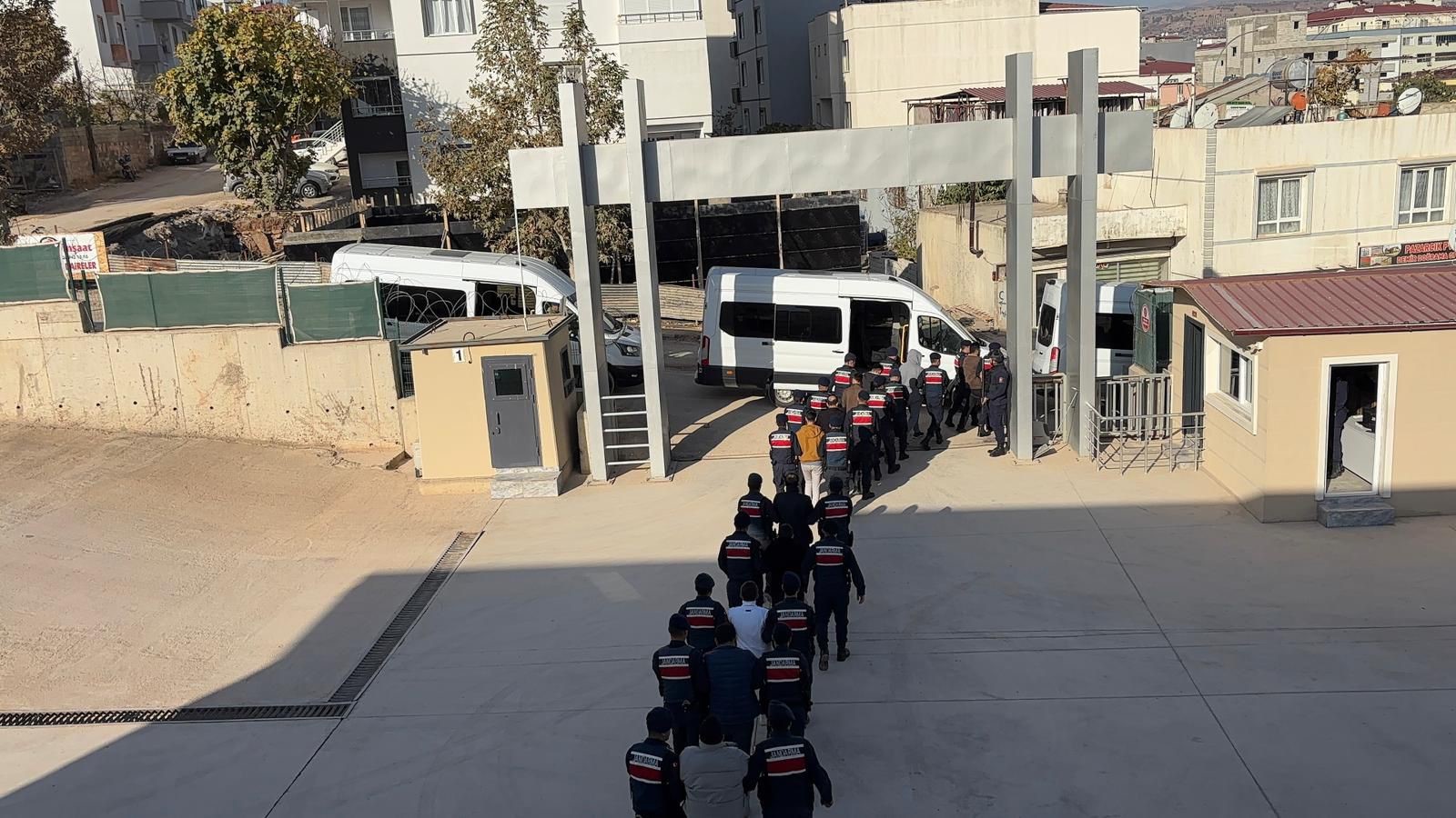 Kahramanmaraş Ve Gaziantep’te Tefecilik Operasyonu 17 Kişi Tutuklandı (2)