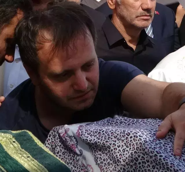 Kaza Susu Vererek Esini Ve Cocugunu Olduren 19310176 6699 M