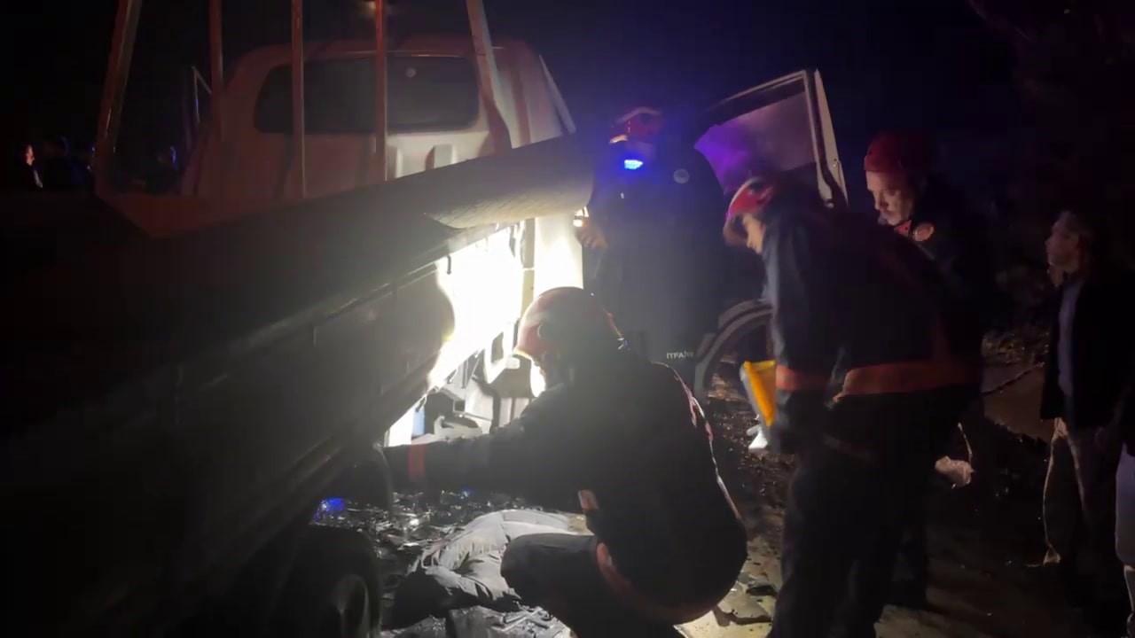 Panelvan Ile Kamyonet Kafa Kafaya! 1 Ölü, 3 Yaralı (2)