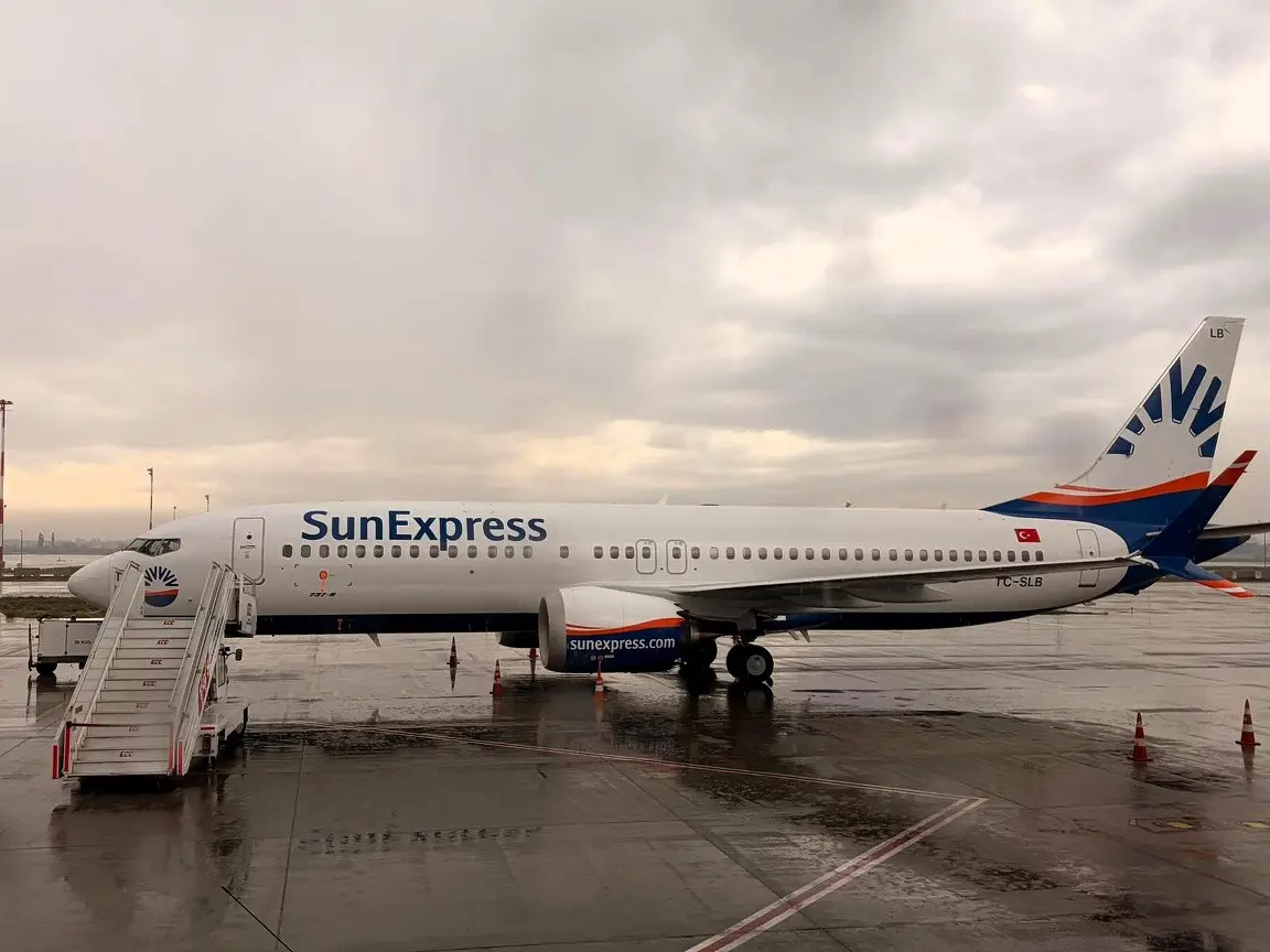 Sunexpress Tc Slb Boeing 737 8 (2)
