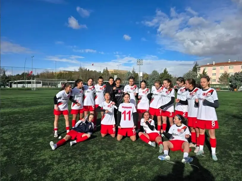 Abb Fomget Spor Kulübü U15 Kadın Futbol Takımı (1)