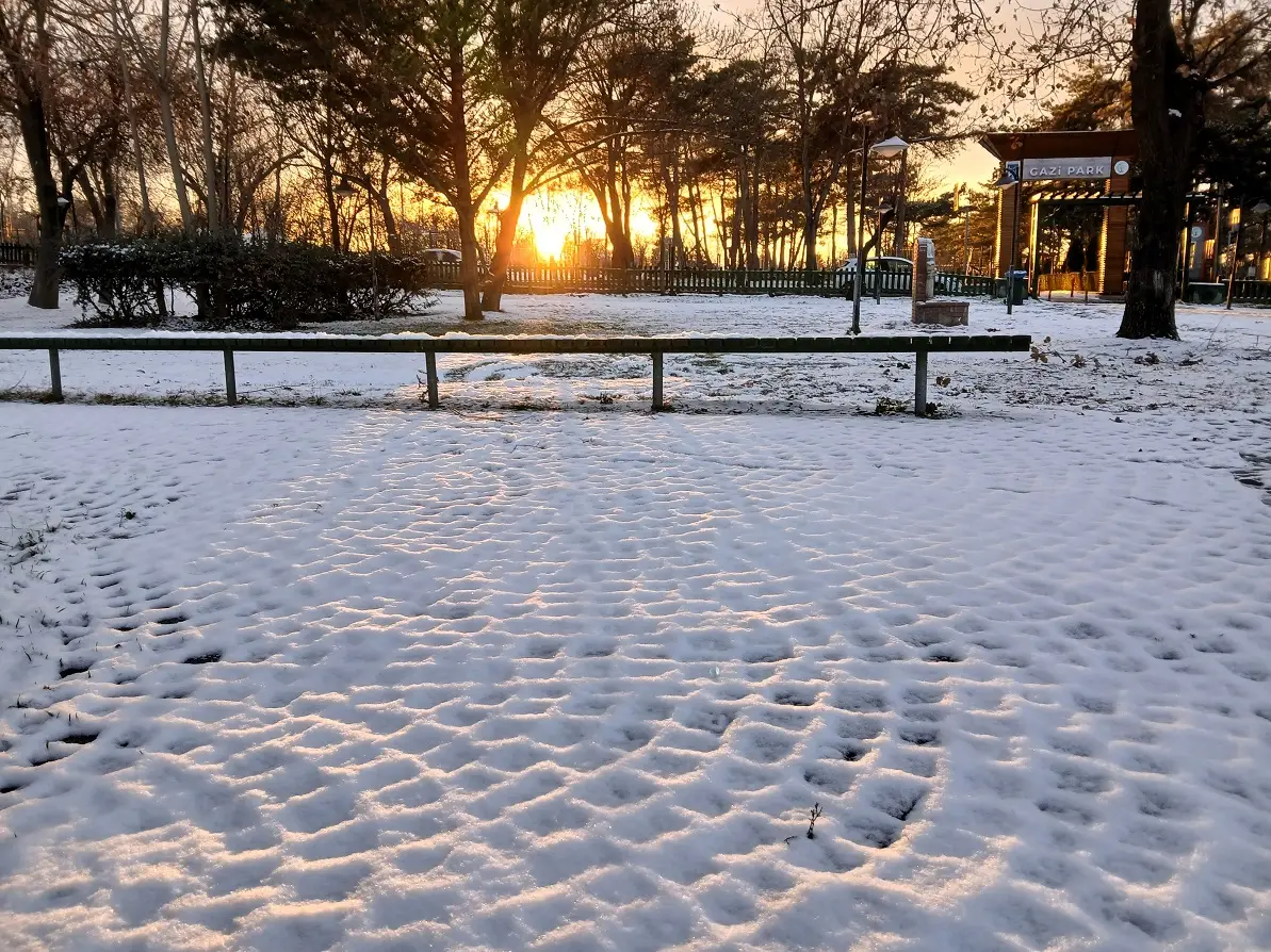 Aoç Gazi Park Yılbaşı Kar Başkent Ankara (2)
