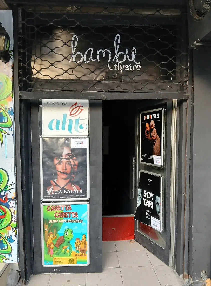 Bambu Tiyatro Sahne Kumrular Caddesi (1)