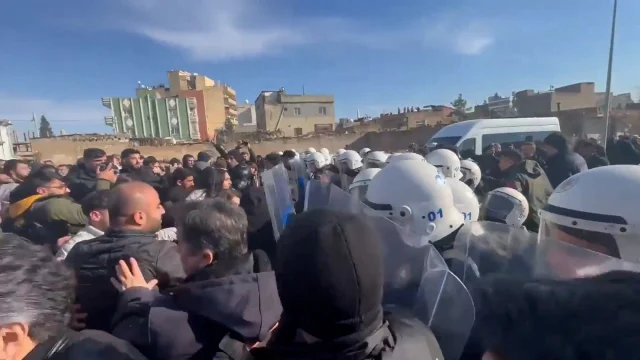 Dem Parti Grup Toplantisi Ortalik Karisti Polise 19484223 6371 M