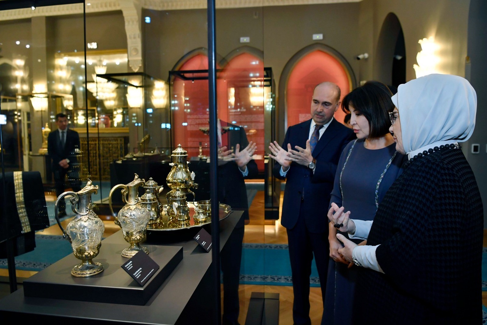 Emine Erdoğan Ile Özbekistan Cumhurbaşkanı'nın Eşi Ziroat Mirziyoyeva Ankara Palas'ı Ziyaret Etti (2)