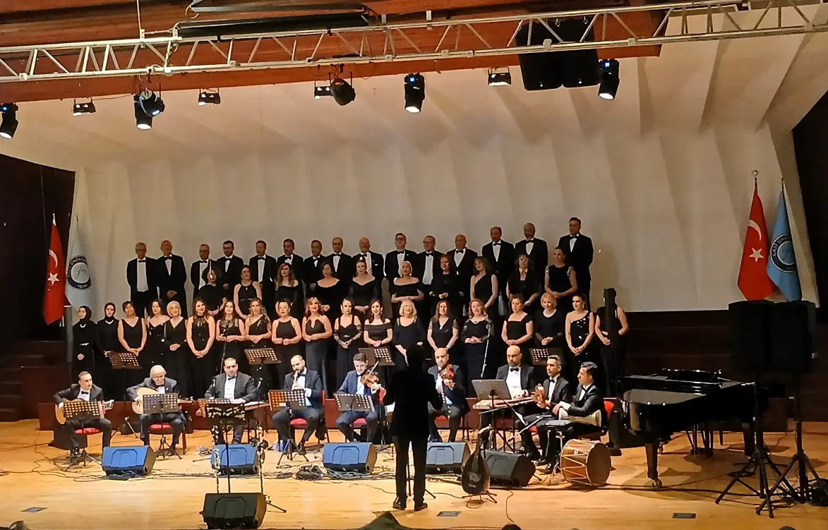 Gazi Üniversitesi Sultani Yegah Tsm Korosu Şef Bahadır Özüşen Konser