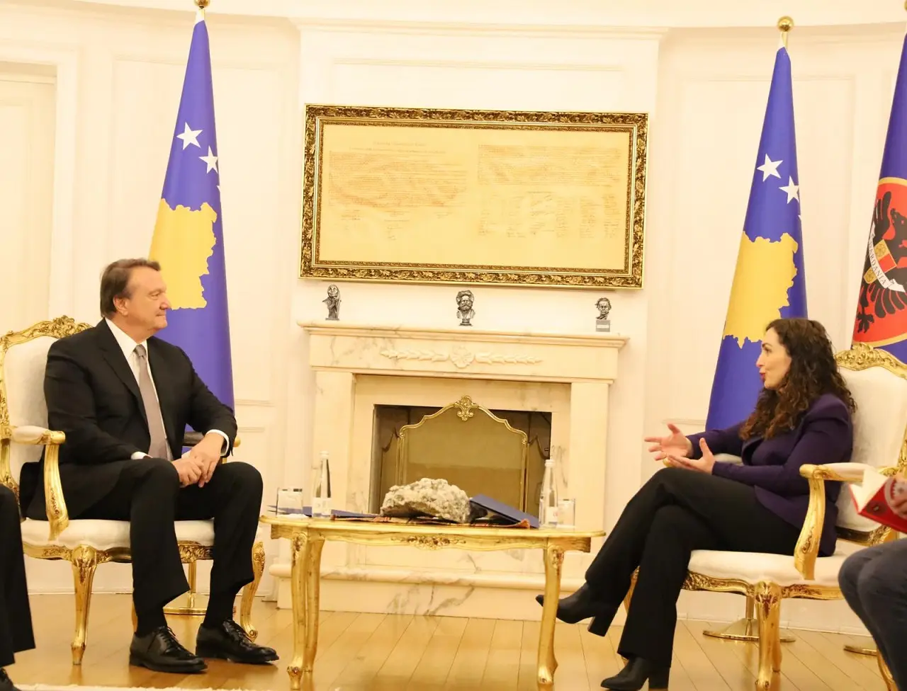 Hasan Arat Kosova Cumhurbaşkanı Vjosa Osmani Onur Nişanı (2)