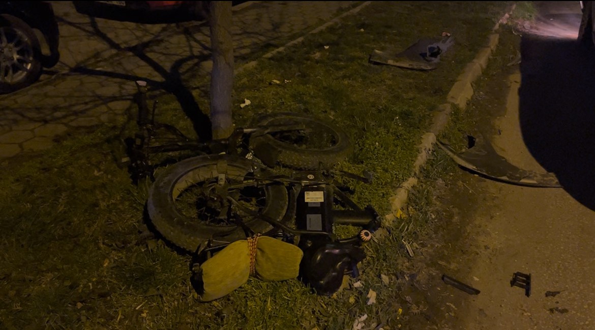 17 Yaşındaki Sürücü Bisiklete Çarptı, 2 Çocuk Ağır Yaralandı (4)