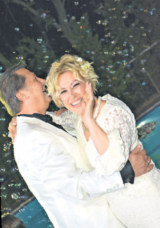 Ahmet Özhan Eşi Filiz Akbulut2