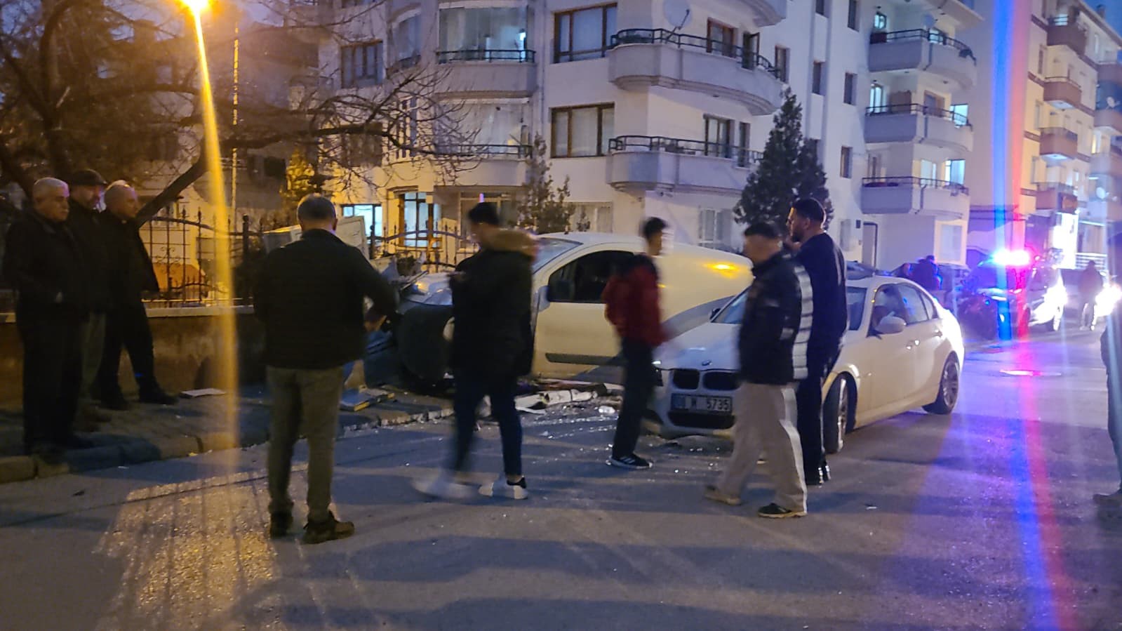 Ankara Mamak’ta Feci Kaza! İki Araç Kafa Kafaya Çarpıştı, 1 Yaralı (2)