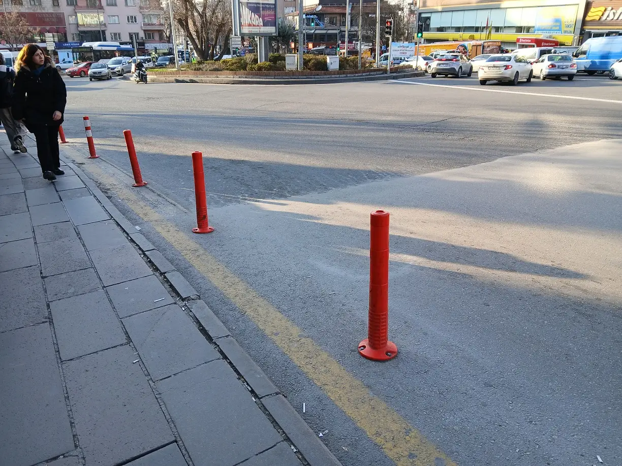 Dikimevi Dolmuş Durakları Delinatörler Pşastik Bariyer (4)