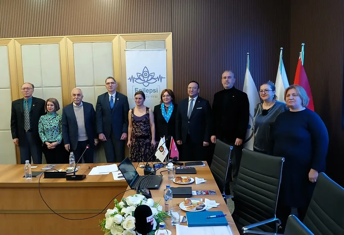 Epilepsi Ve Yaşam Kamutay Öz Sağlık Iş Ebru Öztürk (1)