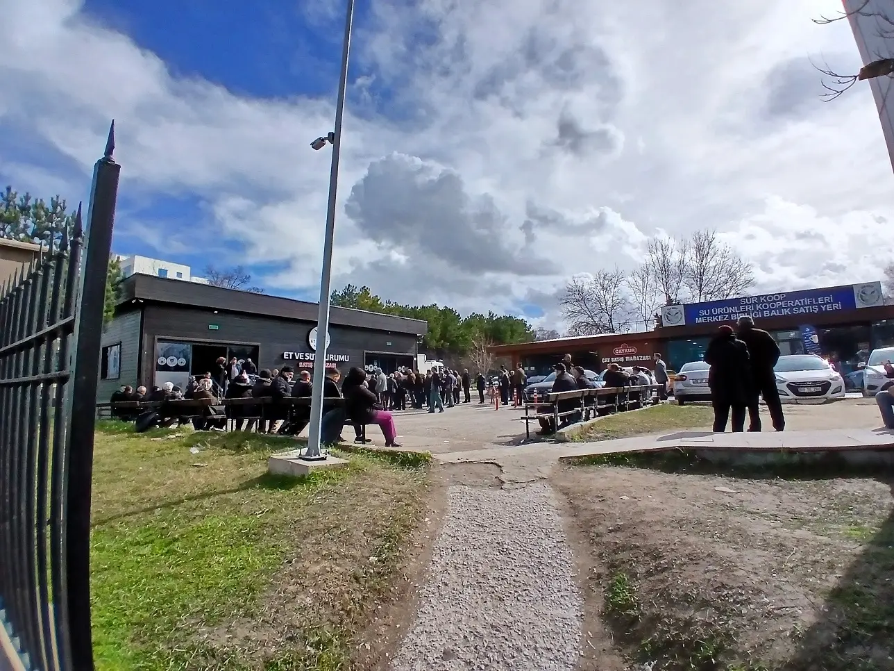 Et Ve Süt Kurumu Satış Mağazası Eskişehir Yolu Başken Ankara Ramzan Alışverişi Kuyruk (1)