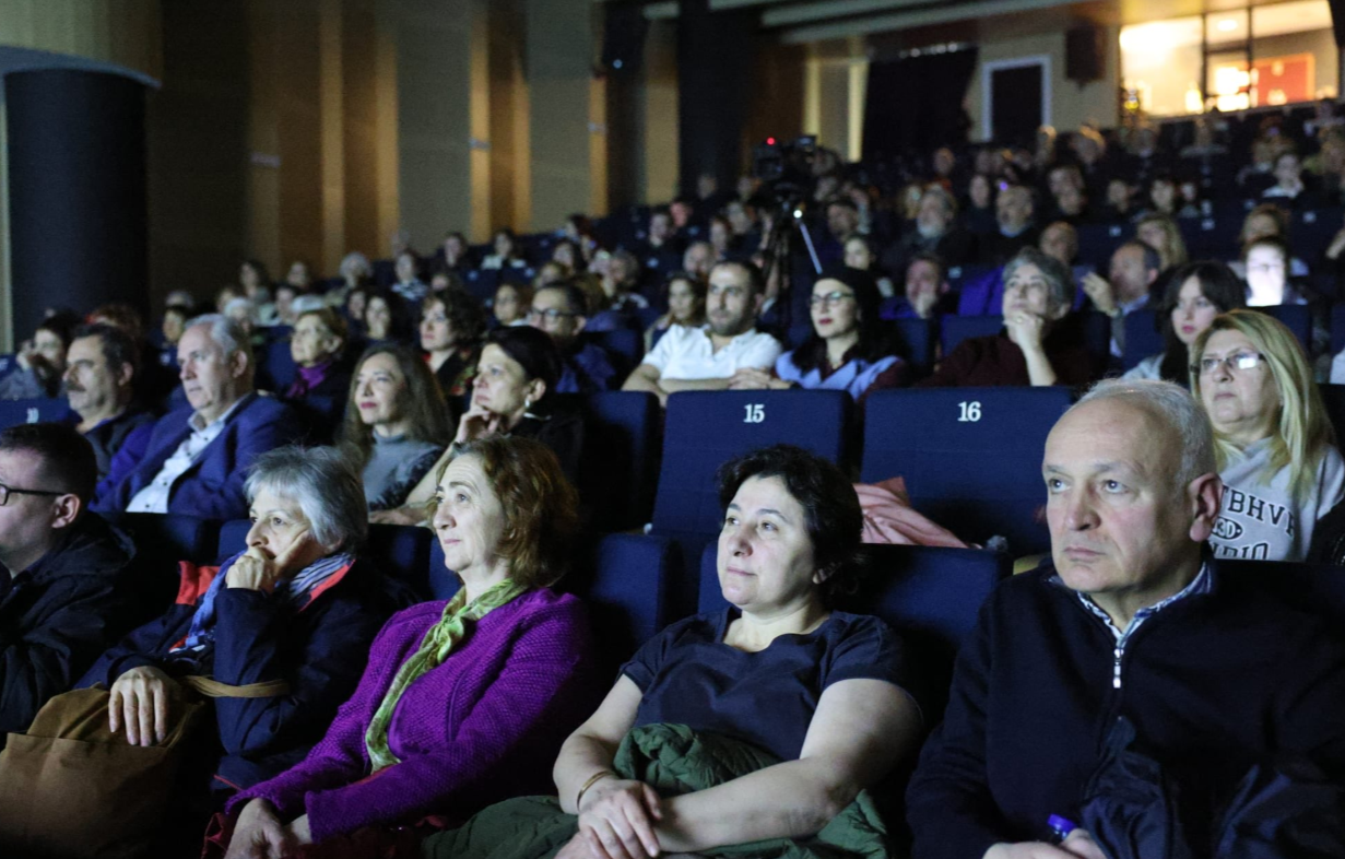 Her Tepeden Bir Gn Doğar