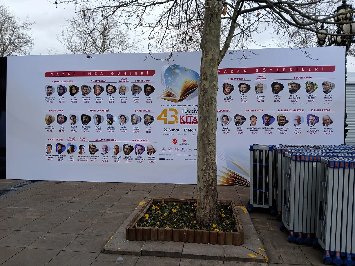 Türkiye Diyanet Vakfı Ramazan Kitap Fuarı Hacı Bayram Veli Camii (1)