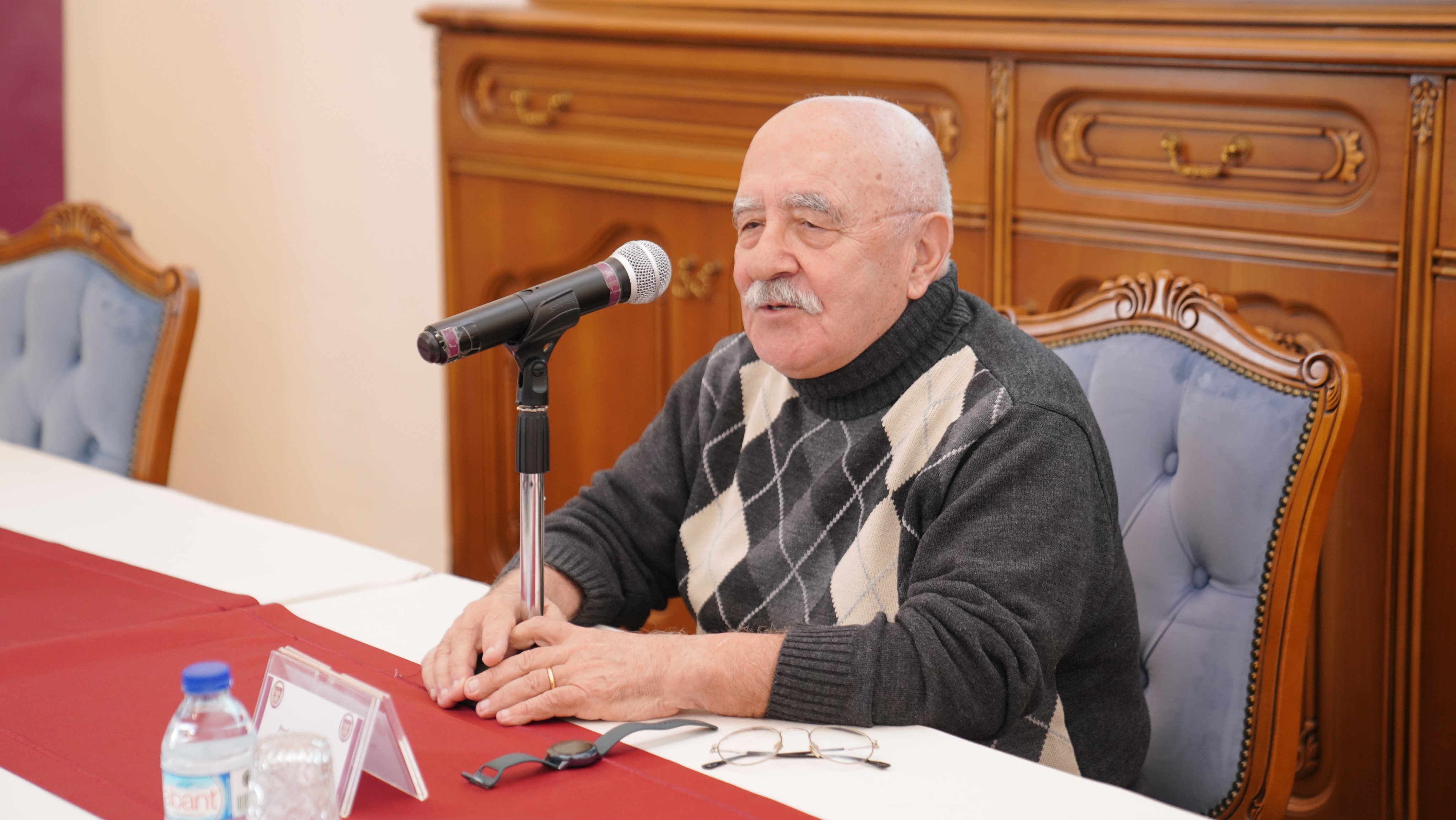 ASBÜ'de "Gönül" üzerine derin yolculuk: Ahmet İnam'dan düşündüren konferans