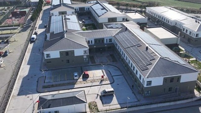 İzmir’de kız yurdunda skandal girişim: Yangın merdiveninden girmeye çalıştı müdür görevden alındı