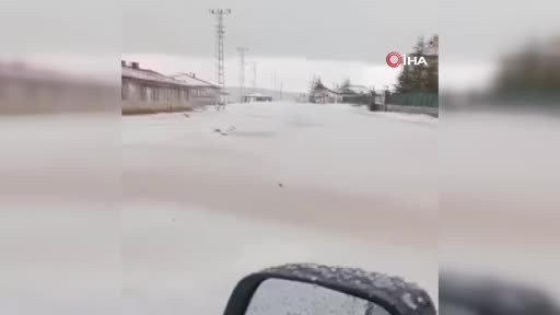 Gölbaşı dolu yağışıyla beyaza büründü