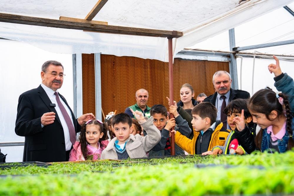 Ankara'da gelecek inşa ediliyor: Ata tohumları çocukların ellerinde toprakla buluştu