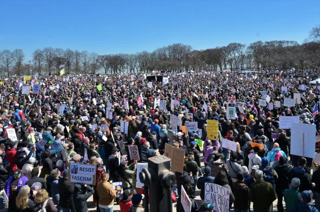 ABD’de ‘Krallara hayır’ protestoları büyüyor: Milyonlar sokakta Beyaz Saray’dan sert tepki