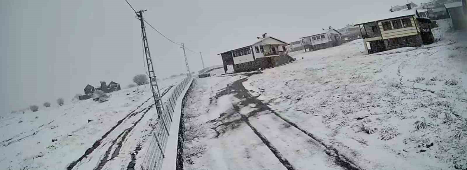 Beypazarı yüksek kesimleri karla beyaza büründü