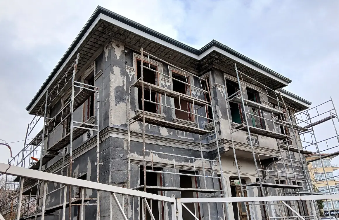 Altındağ’da 110 yıllık tarihi bina yeniden hayat buluyor