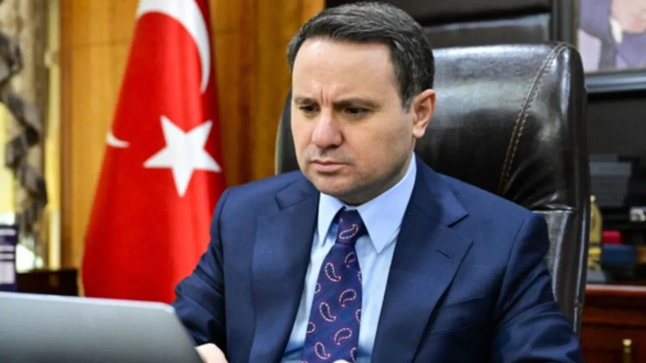 Bakan Akın Gürlek Özgür Özel'den kazandığı tazminatı AFAD'a bağışladı