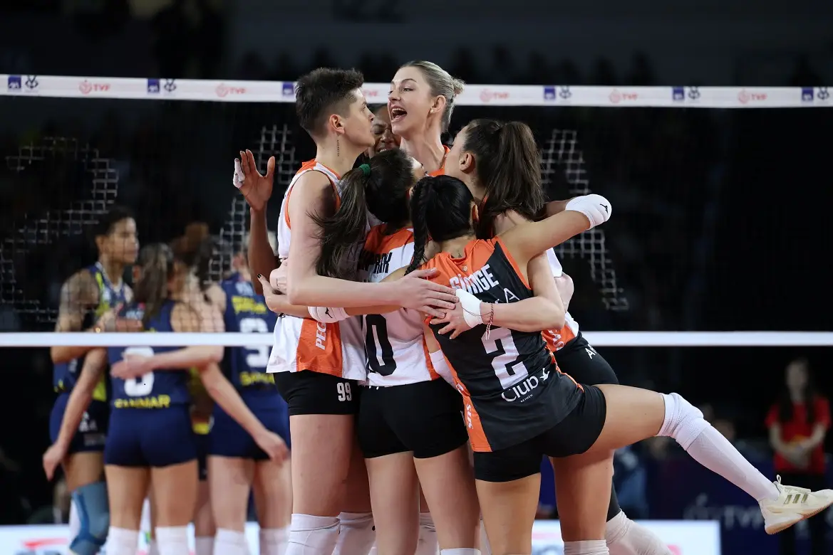 Eczacıbaşı Dynavit Fenerbahçe Medicana Yarı Final Volley (2)