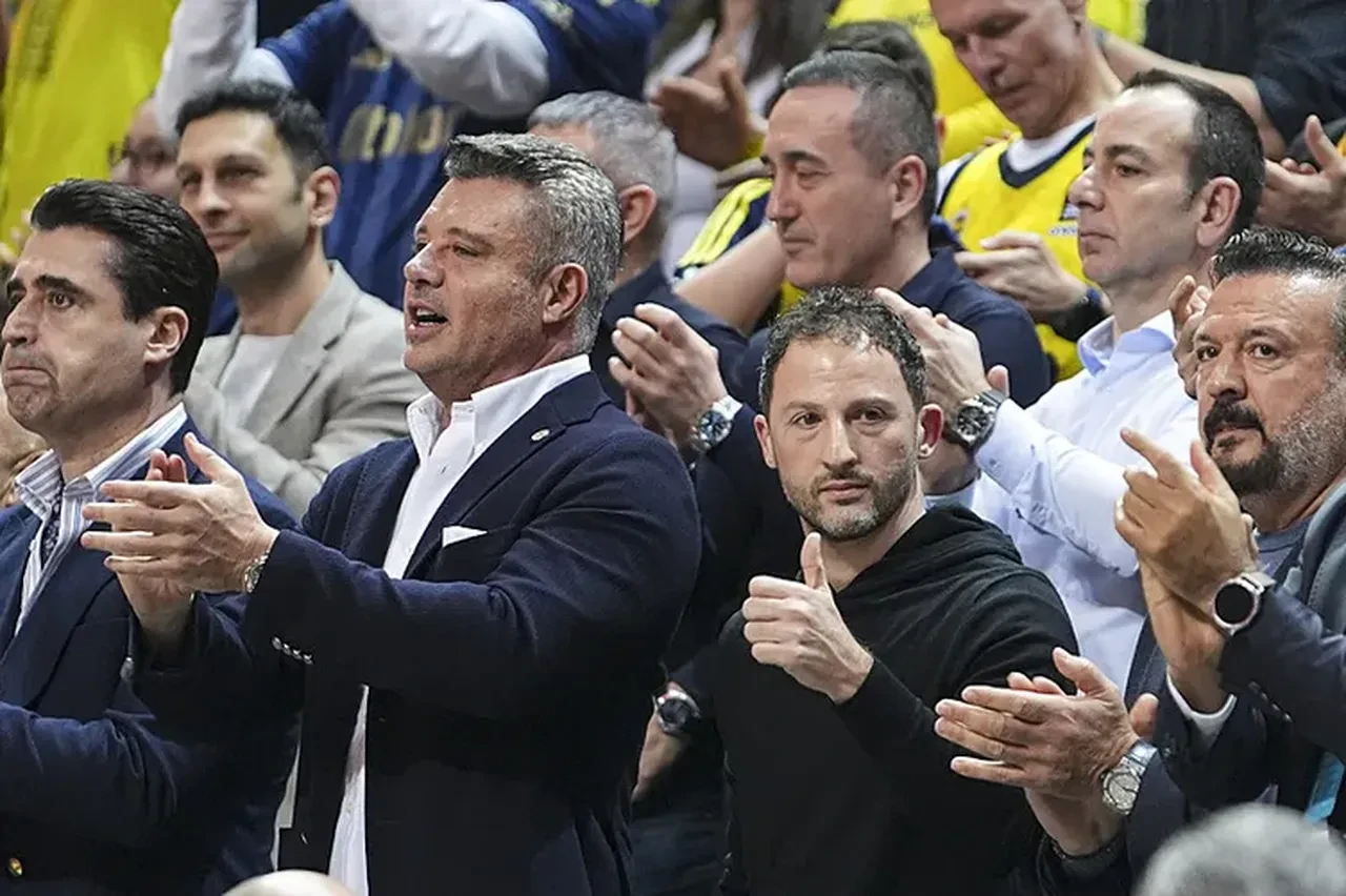 Fenerbahçe’de deprem gibi karar! Tam 11 isimle yollar ayrılıyor