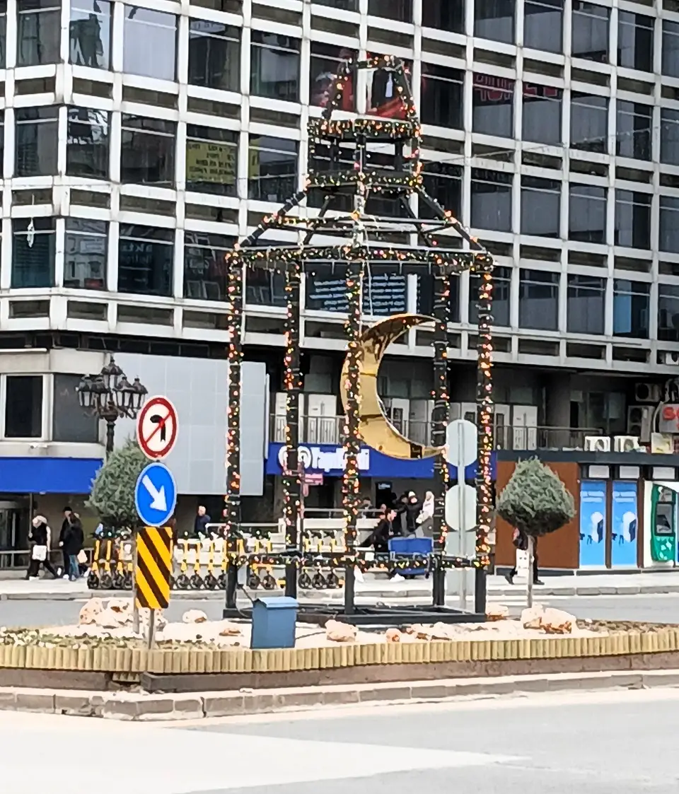 On Bir Ayın Sultanı Ramazan Süsleme Hilal Ay Kızılay Meydanı